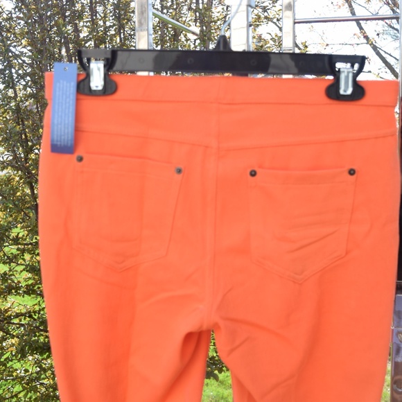 Simply Vera Vera Wang Flame Denim Capri - Picture 2 of 4